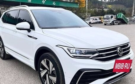 Volkswagen Tiguan II, 2021 год, 2 570 000 рублей, 3 фотография