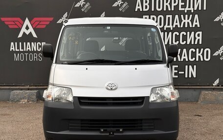 Toyota Town Ace V, 2019 год, 1 995 000 рублей, 2 фотография