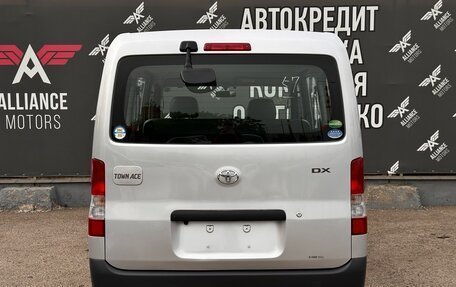 Toyota Town Ace V, 2019 год, 1 995 000 рублей, 10 фотография