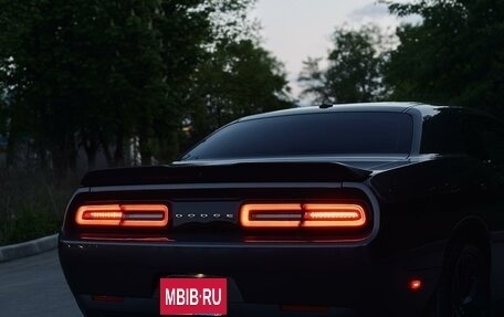 Dodge Challenger III рестайлинг 2, 2018 год, 3 300 000 рублей, 9 фотография