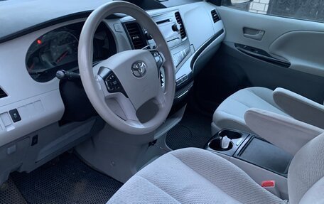 Toyota Sienna III, 2013 год, 2 300 000 рублей, 5 фотография