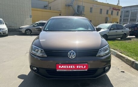Volkswagen Jetta VI, 2013 год, 1 550 000 рублей, 2 фотография