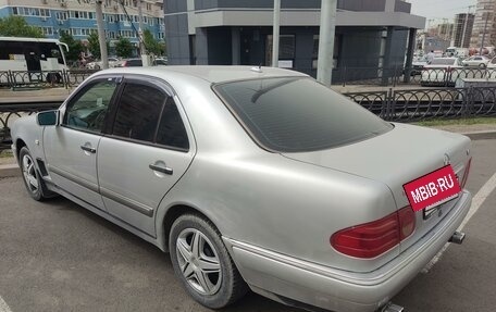 Mercedes-Benz E-Класс, 1998 год, 329 000 рублей, 4 фотография