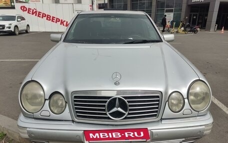 Mercedes-Benz E-Класс, 1998 год, 329 000 рублей, 6 фотография