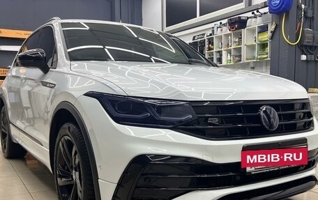 Volkswagen Tiguan II, 2021 год, 4 700 000 рублей, 2 фотография