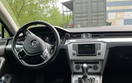 Volkswagen Passat B8 рестайлинг, 2017 год, 2 390 000 рублей, 17 фотография
