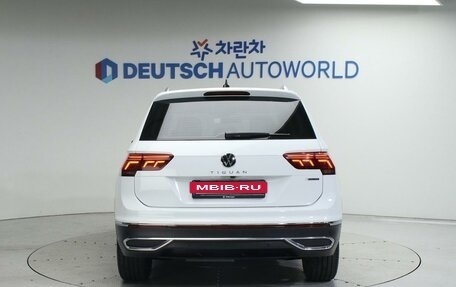Volkswagen Tiguan II, 2021 год, 2 440 013 рублей, 2 фотография