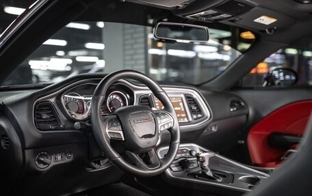 Dodge Challenger III рестайлинг 2, 2018 год, 7 000 000 рублей, 8 фотография