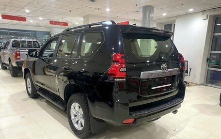 Toyota Land Cruiser Prado 150 рестайлинг 2, 2023 год, 7 950 000 рублей, 4 фотография