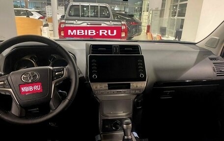 Toyota Land Cruiser Prado 150 рестайлинг 2, 2023 год, 7 950 000 рублей, 5 фотография