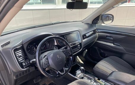 Mitsubishi Outlander III рестайлинг 3, 2018 год, 2 499 000 рублей, 12 фотография