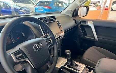 Toyota Land Cruiser Prado 150 рестайлинг 2, 2023 год, 7 950 000 рублей, 7 фотография