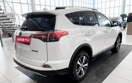 Toyota RAV4, 2017 год, 2 450 000 рублей, 5 фотография