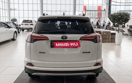 Toyota RAV4, 2017 год, 2 450 000 рублей, 6 фотография