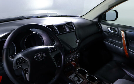 Toyota Highlander III, 2011 год, 14 фотография