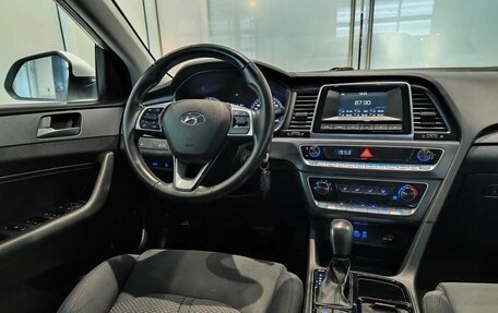 Hyundai Sonata VII, 2019 год, 1 869 000 рублей, 10 фотография