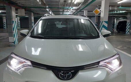 Toyota RAV4, 2017 год, 3 130 000 рублей, 13 фотография