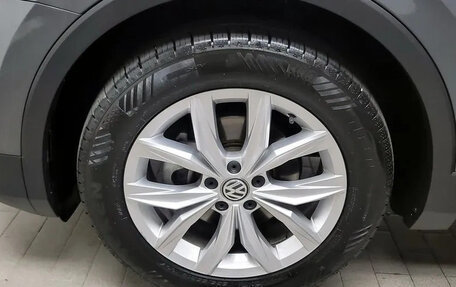 Volkswagen Tiguan II, 2020 год, 2 600 000 рублей, 5 фотография