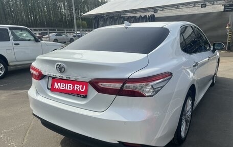 Toyota Camry, 2018 год, 2 625 000 рублей, 2 фотография