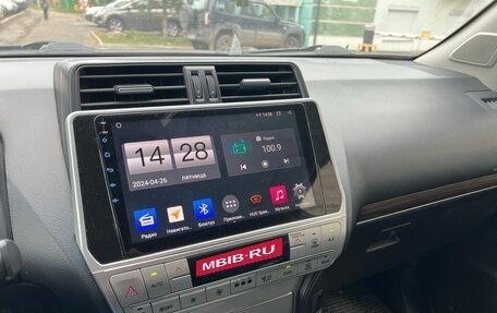 Toyota Land Cruiser Prado 150 рестайлинг 2, 2018 год, 5 850 000 рублей, 3 фотография