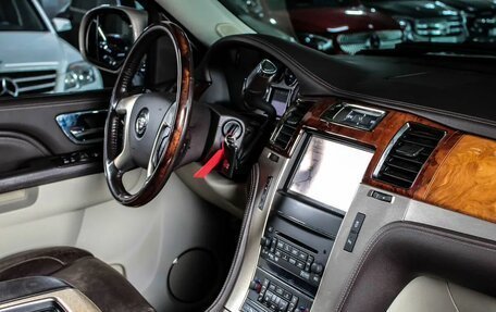 Cadillac Escalade III, 2013 год, 2 540 000 рублей, 13 фотография