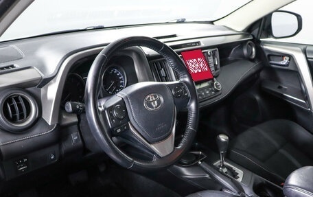 Toyota RAV4, 2017 год, 2 600 000 рублей, 14 фотография