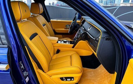 Rolls-Royce Cullinan, 2023 год, 83 000 000 рублей, 12 фотография