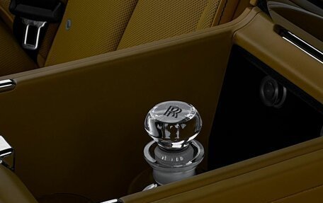 Rolls-Royce Cullinan, 2023 год, 83 000 000 рублей, 32 фотография
