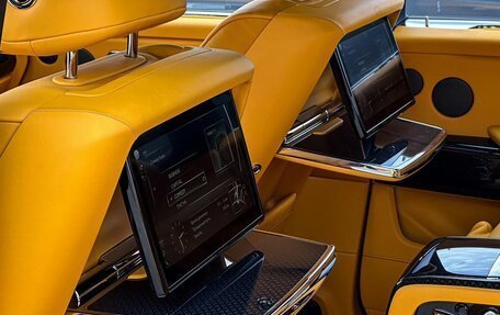 Rolls-Royce Cullinan, 2023 год, 83 000 000 рублей, 33 фотография