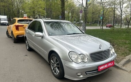 Mercedes-Benz C-Класс, 2003 год, 525 000 рублей, 3 фотография
