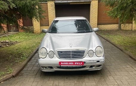 Mercedes-Benz E-Класс, 2001 год, 335 000 рублей, 5 фотография