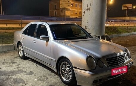 Mercedes-Benz E-Класс, 2001 год, 335 000 рублей, 2 фотография
