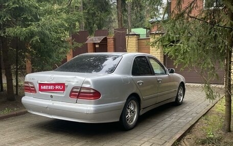 Mercedes-Benz E-Класс, 2001 год, 335 000 рублей, 13 фотография
