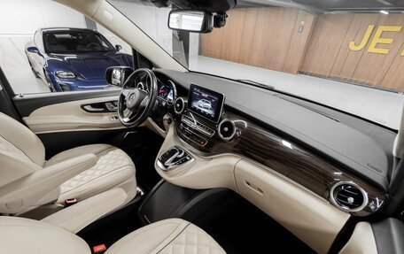 Mercedes-Benz V-Класс, 2017 год, 13 685 000 рублей, 24 фотография