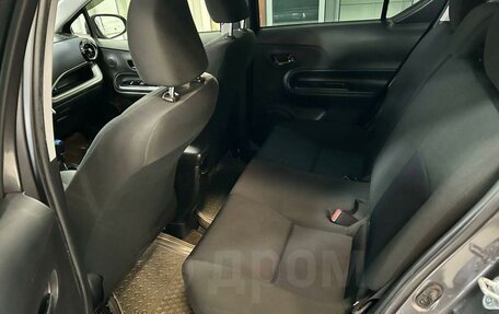 Toyota Prius IV XW50, 2017 год, 1 649 000 рублей, 11 фотография