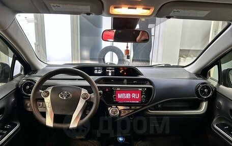 Toyota Prius IV XW50, 2017 год, 1 649 000 рублей, 8 фотография