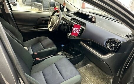 Toyota Prius IV XW50, 2017 год, 1 649 000 рублей, 10 фотография