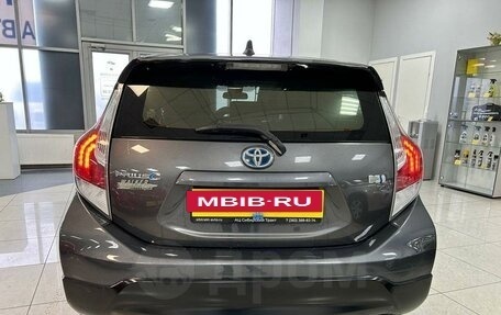 Toyota Prius IV XW50, 2017 год, 1 649 000 рублей, 4 фотография