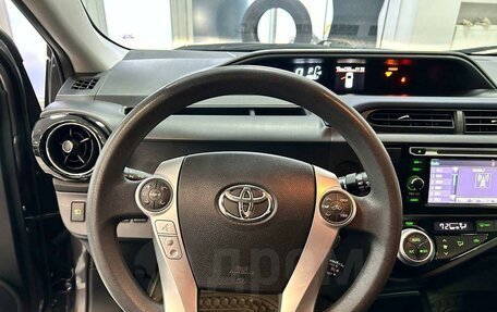 Toyota Prius IV XW50, 2017 год, 1 649 000 рублей, 13 фотография