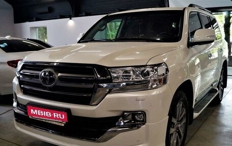Toyota Land Cruiser 200, 2019 год, 9 750 000 рублей, 3 фотография