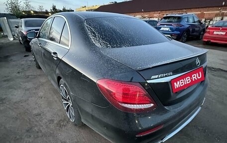 Mercedes-Benz E-Класс, 2019 год, 3 870 000 рублей, 4 фотография