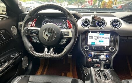 Ford Mustang VI рестайлинг, 2020 год, 2 100 000 рублей, 19 фотография