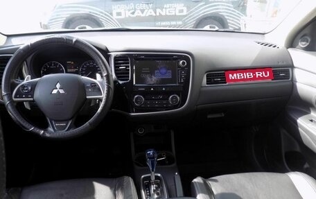 Mitsubishi Outlander III рестайлинг 3, 2014 год, 1 580 000 рублей, 10 фотография