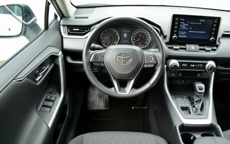 Toyota RAV4, 2021 год, 3 990 000 рублей, 11 фотография