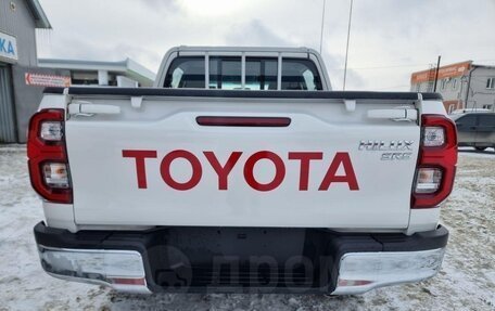 Toyota Hilux VIII, 2023 год, 5 900 000 рублей, 10 фотография