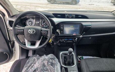 Toyota Hilux VIII, 2023 год, 5 900 000 рублей, 11 фотография