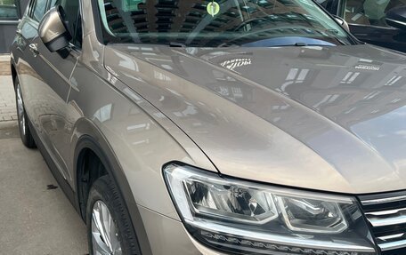Volkswagen Tiguan II, 2019 год, 2 899 000 рублей, 3 фотография