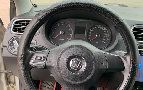 Volkswagen Polo VI (EU Market), 2011 год, 900 000 рублей, 14 фотография