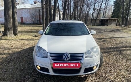 Volkswagen Jetta VI, 2010 год, 820 000 рублей, 3 фотография