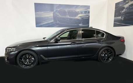 BMW 5 серия, 2021 год, 7 000 000 рублей, 4 фотография